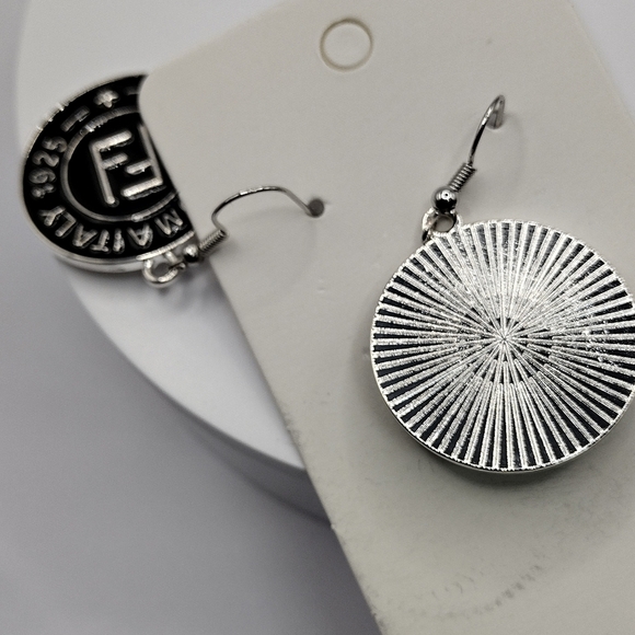 FENDI Zipper Pulls (2) W/Shepherd Hooks - Picture 3 of 5